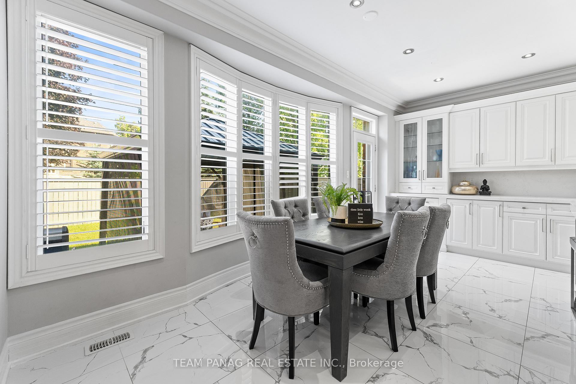 Photo 5 of 21 Lauderhill Road, Brampton, Vales of Castlemore North — HOMEH