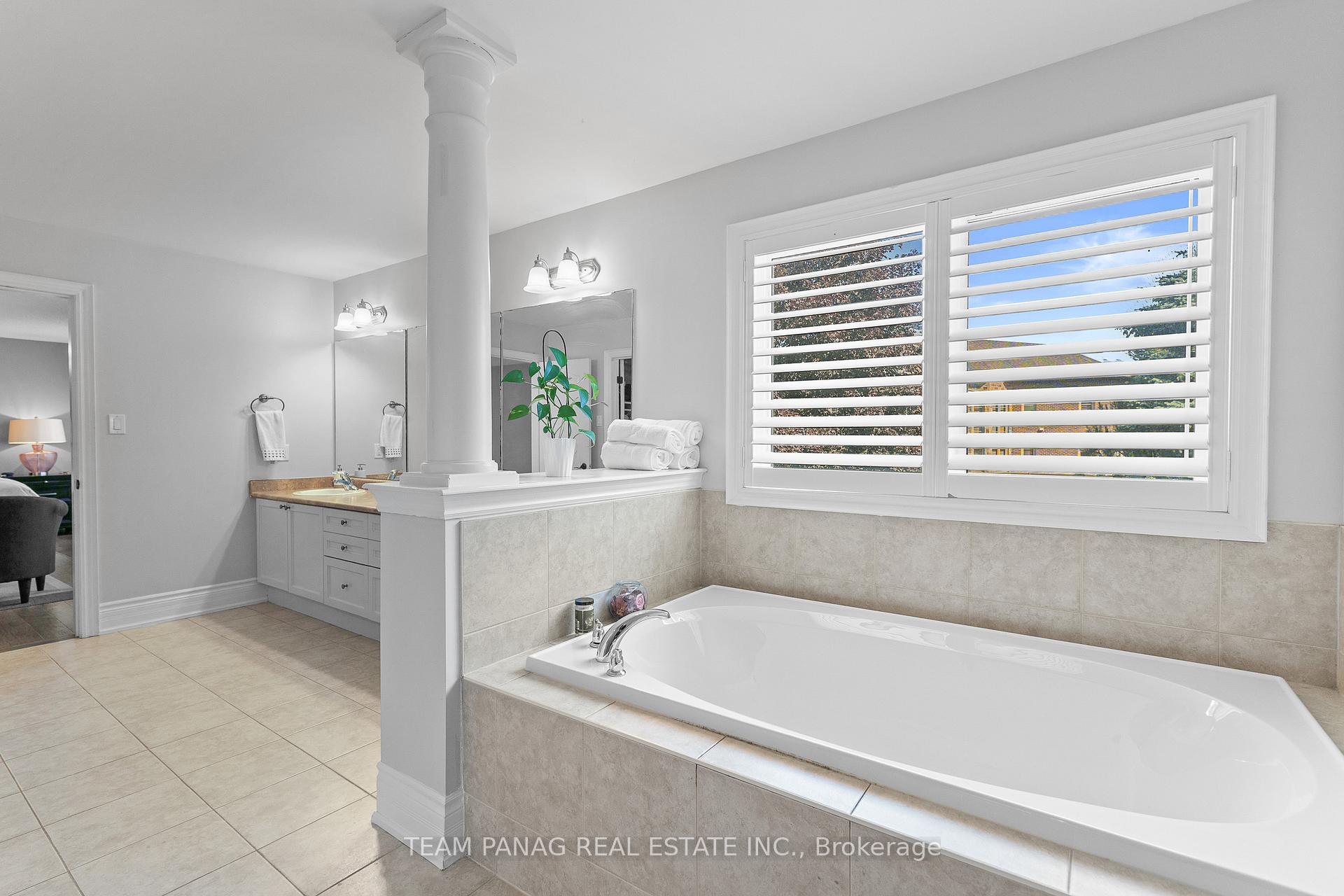 Photo 16 of 21 Lauderhill Road, Brampton, Vales of Castlemore North — HOMEH