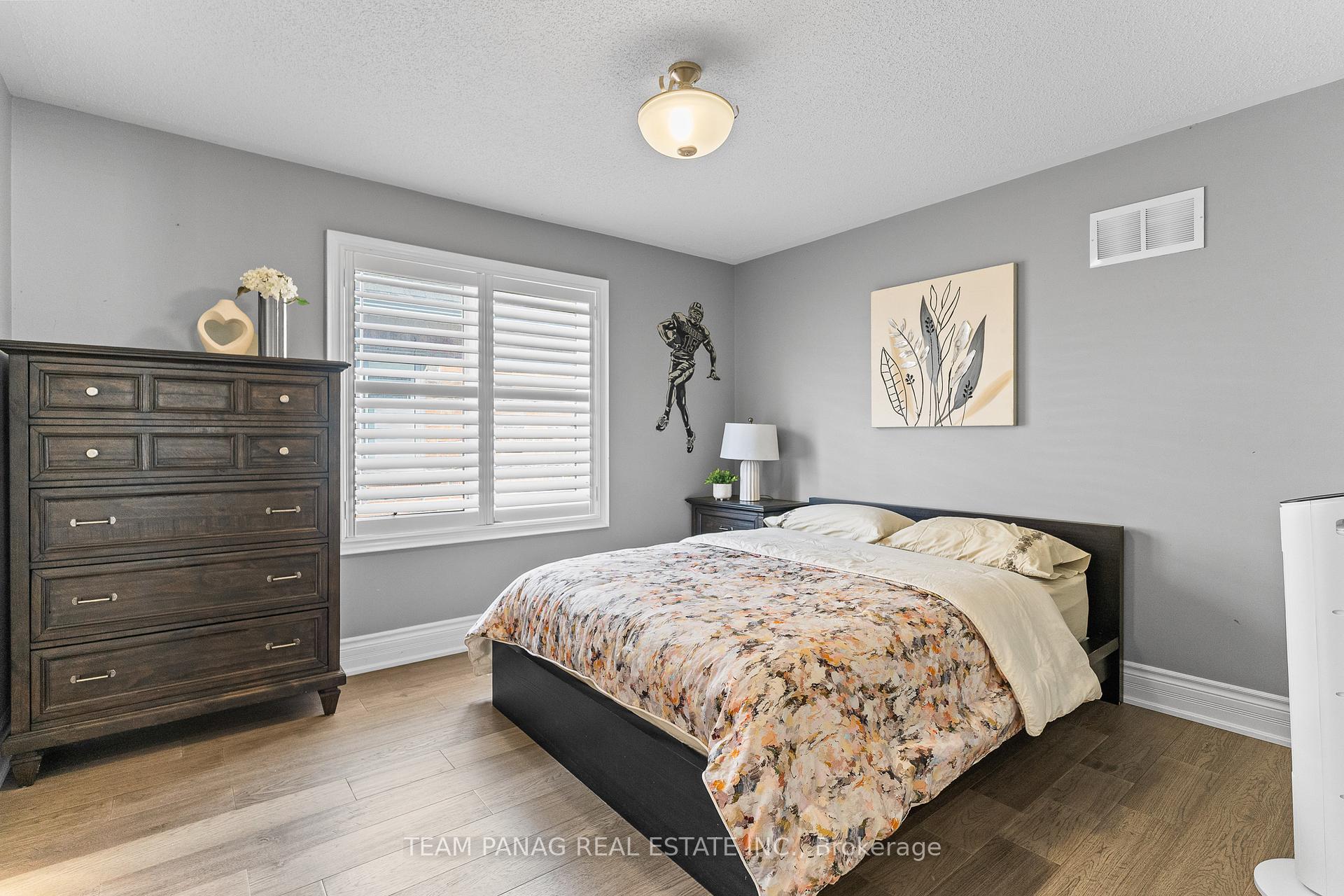 Photo 32 of 21 Lauderhill Road, Brampton, Vales of Castlemore North — HOMEH
