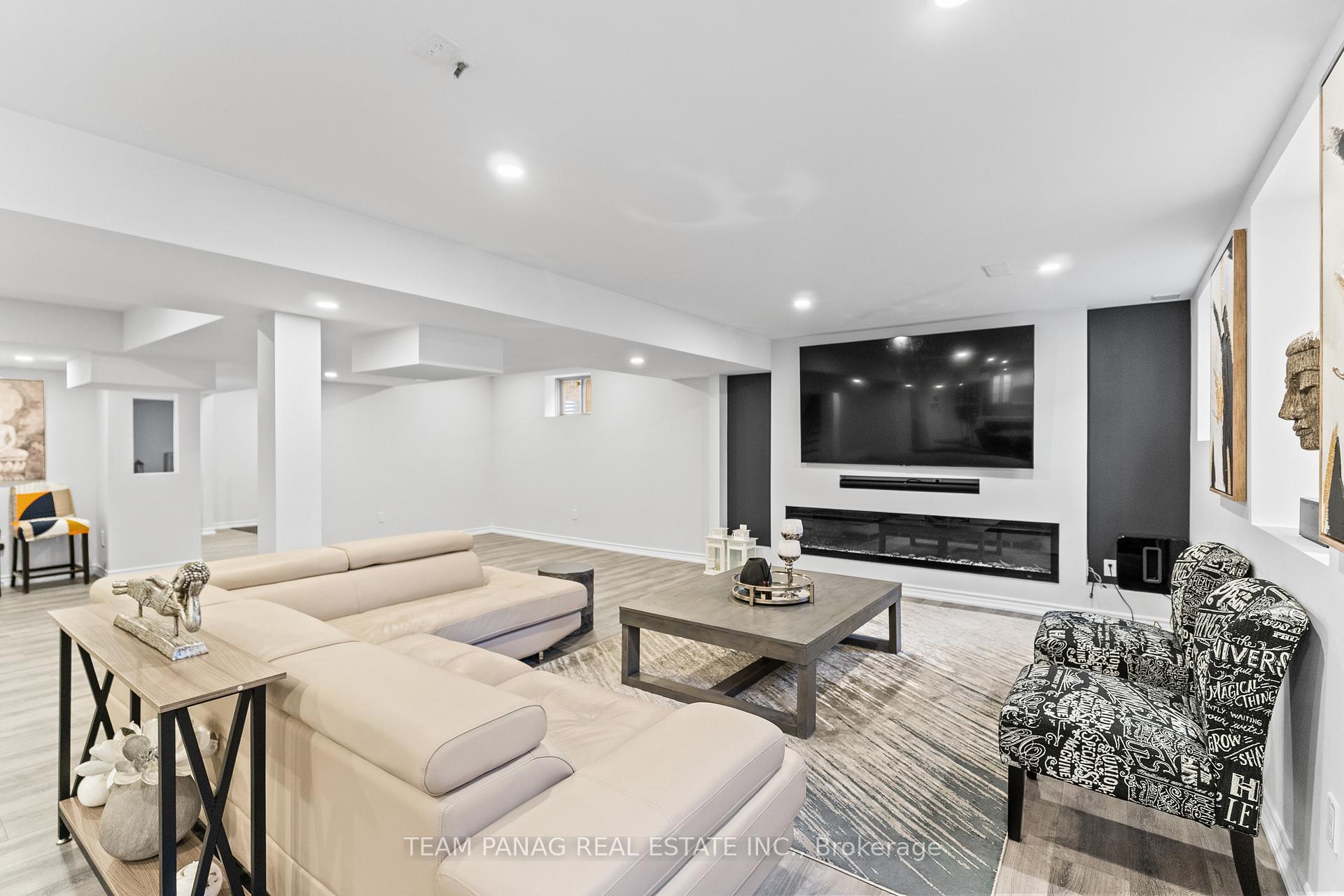 Photo 23 of 21 Lauderhill Road, Brampton, Vales of Castlemore North — HOMEH