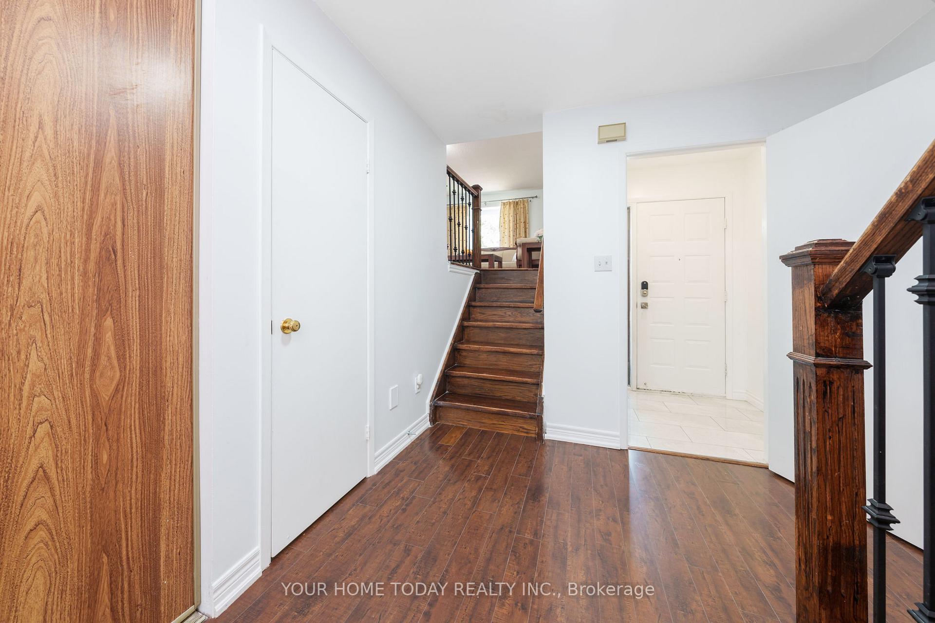 Photo 5 of 18 Alabaster Drive, Brampton, Brampton North — HOMEH