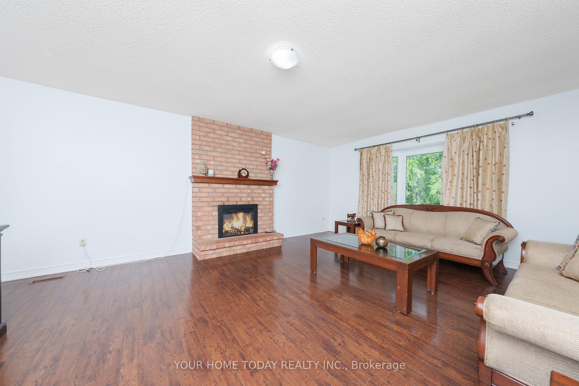 Photo 7 of 18 Alabaster Drive, Brampton, Brampton North — HOMEH