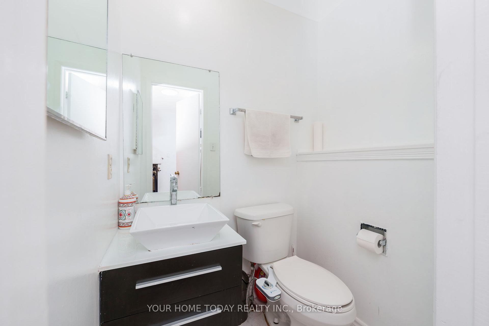 Photo 4 of 18 Alabaster Drive, Brampton, Brampton North — HOMEH
