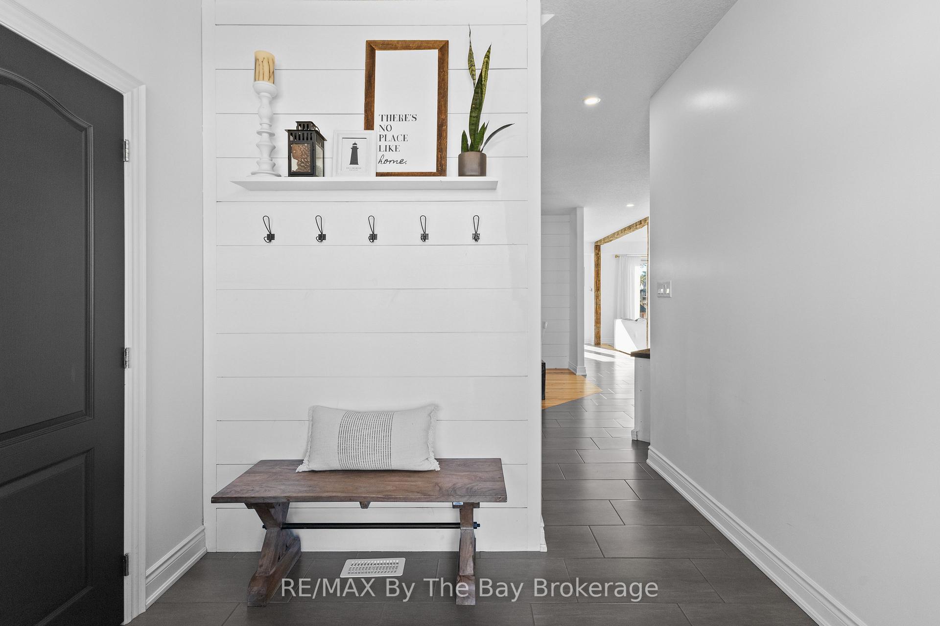 Photo 7 of 77 Lockerbie Crescent, Collingwood — HOMEH