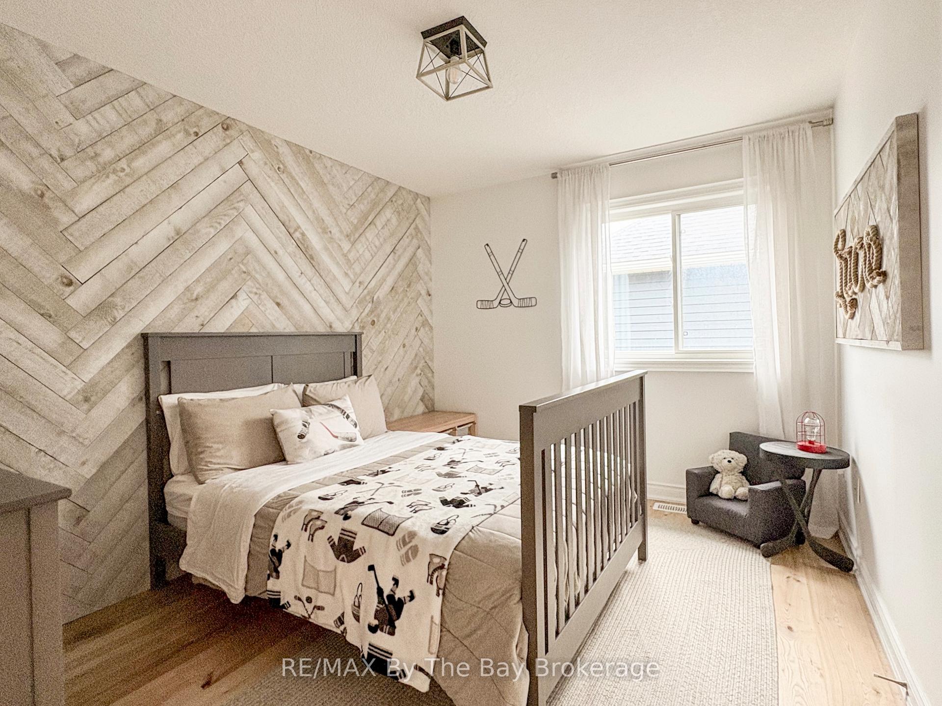 Photo 39 of 77 Lockerbie Crescent, Collingwood — HOMEH