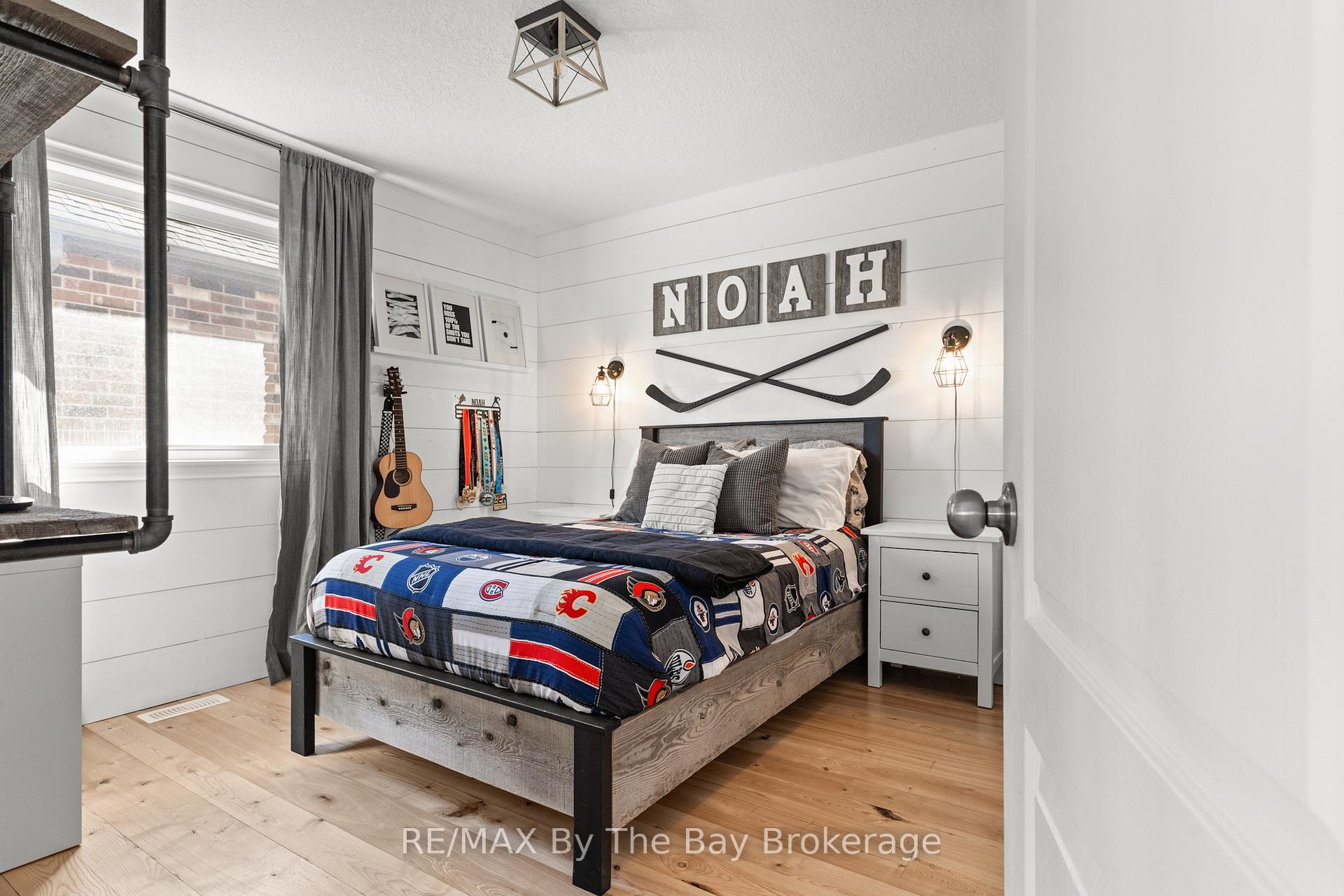 Photo 26 of 77 Lockerbie Crescent, Collingwood — HOMEH
