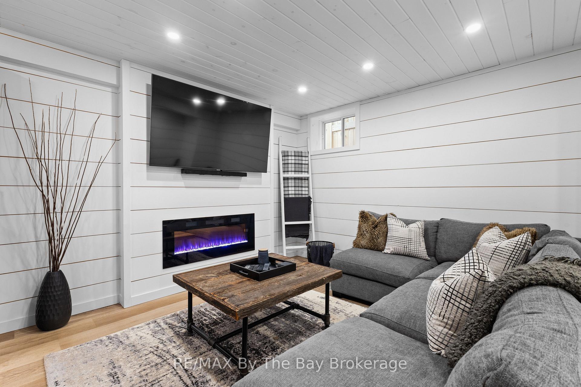 Photo 41 of 77 Lockerbie Crescent, Collingwood — HOMEH