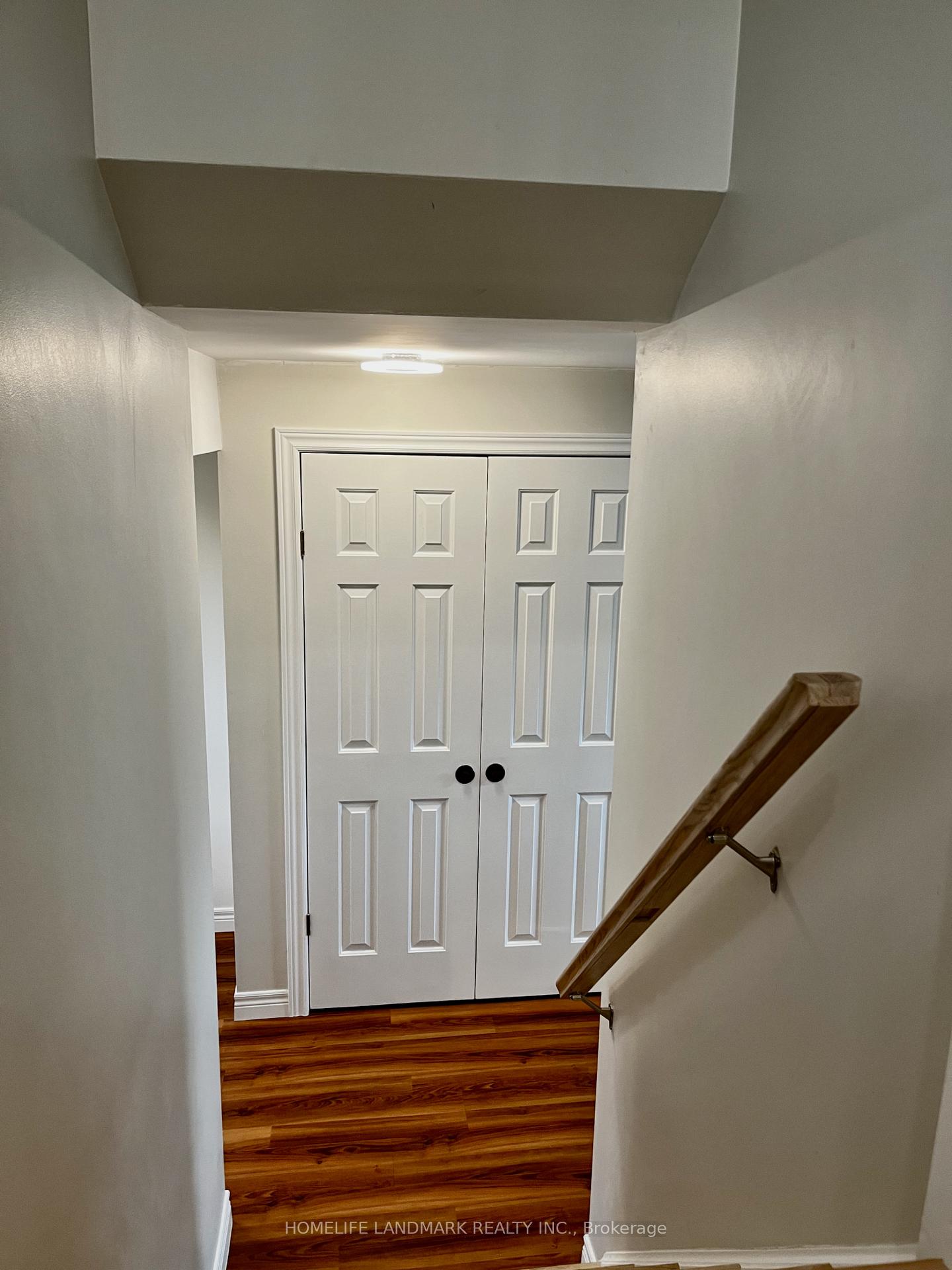 Photo 10 of 288 Cedar Crescent, Cambridge — HOMEH