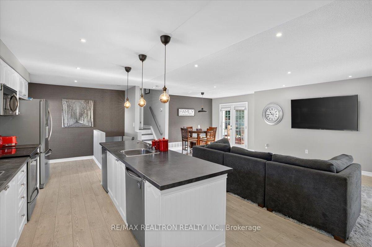 Photo 4 of 48 Roslyn Road, Barrie, Wellington — HOMEH