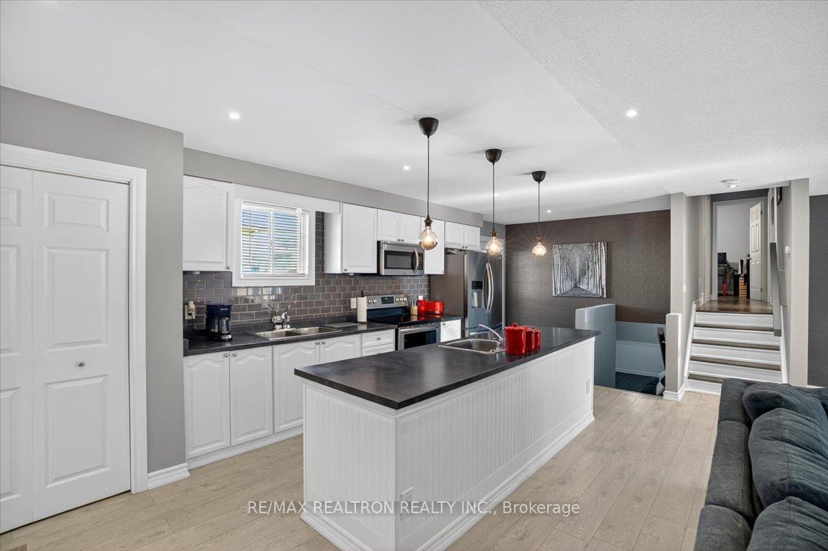 Photo 9 of 48 Roslyn Road, Barrie, Wellington — HOMEH