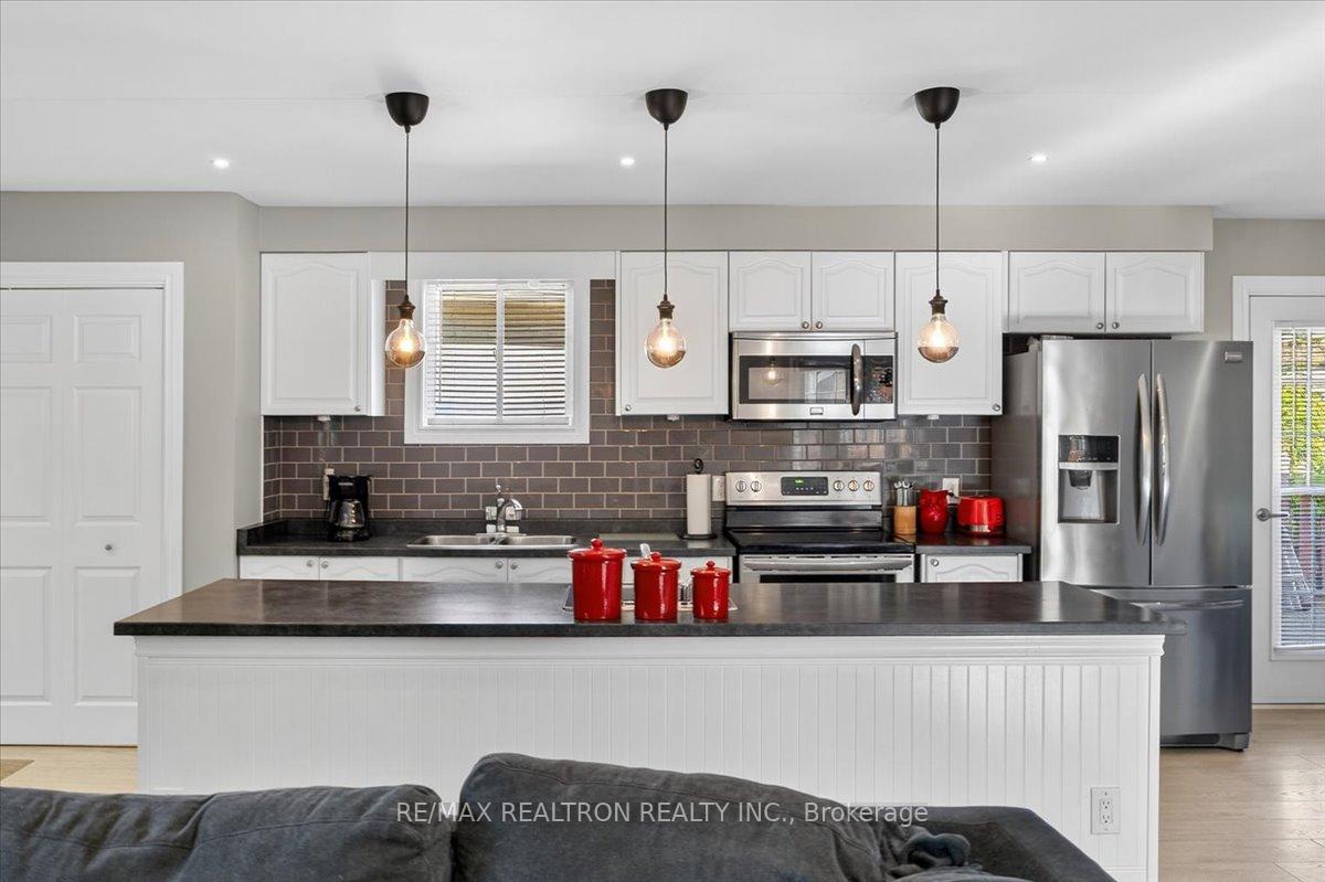 Photo 7 of 48 Roslyn Road, Barrie, Wellington — HOMEH