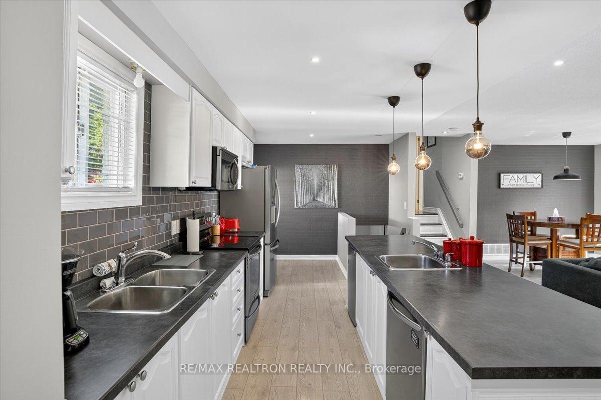 Photo 6 of 48 Roslyn Road, Barrie, Wellington — HOMEH