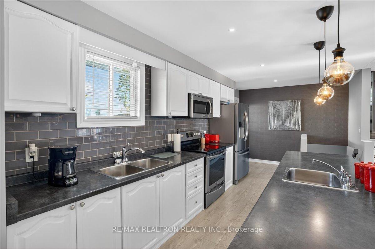 Photo 13 of 48 Roslyn Road, Barrie, Wellington — HOMEH