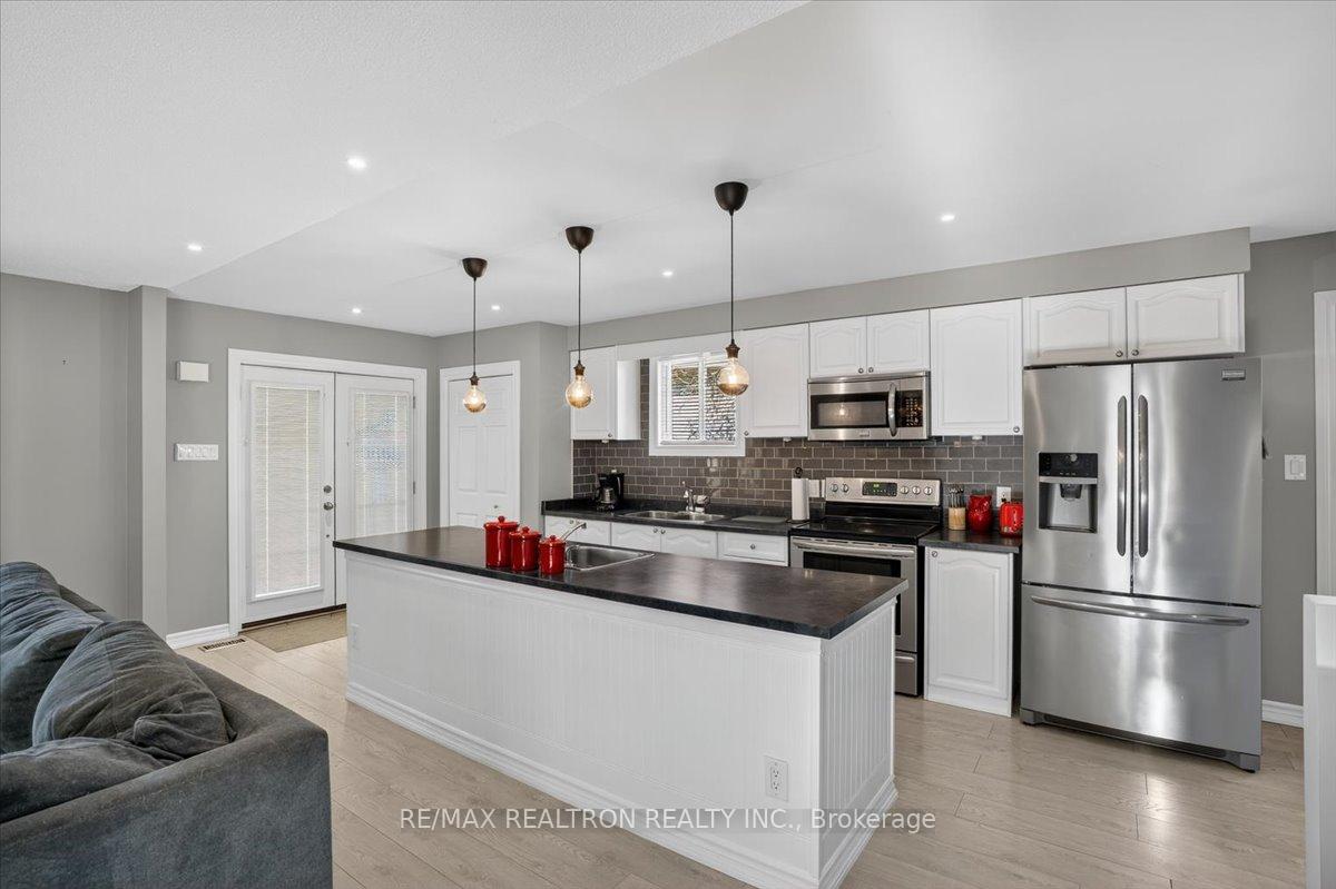 Photo 17 of 48 Roslyn Road, Barrie, Wellington — HOMEH