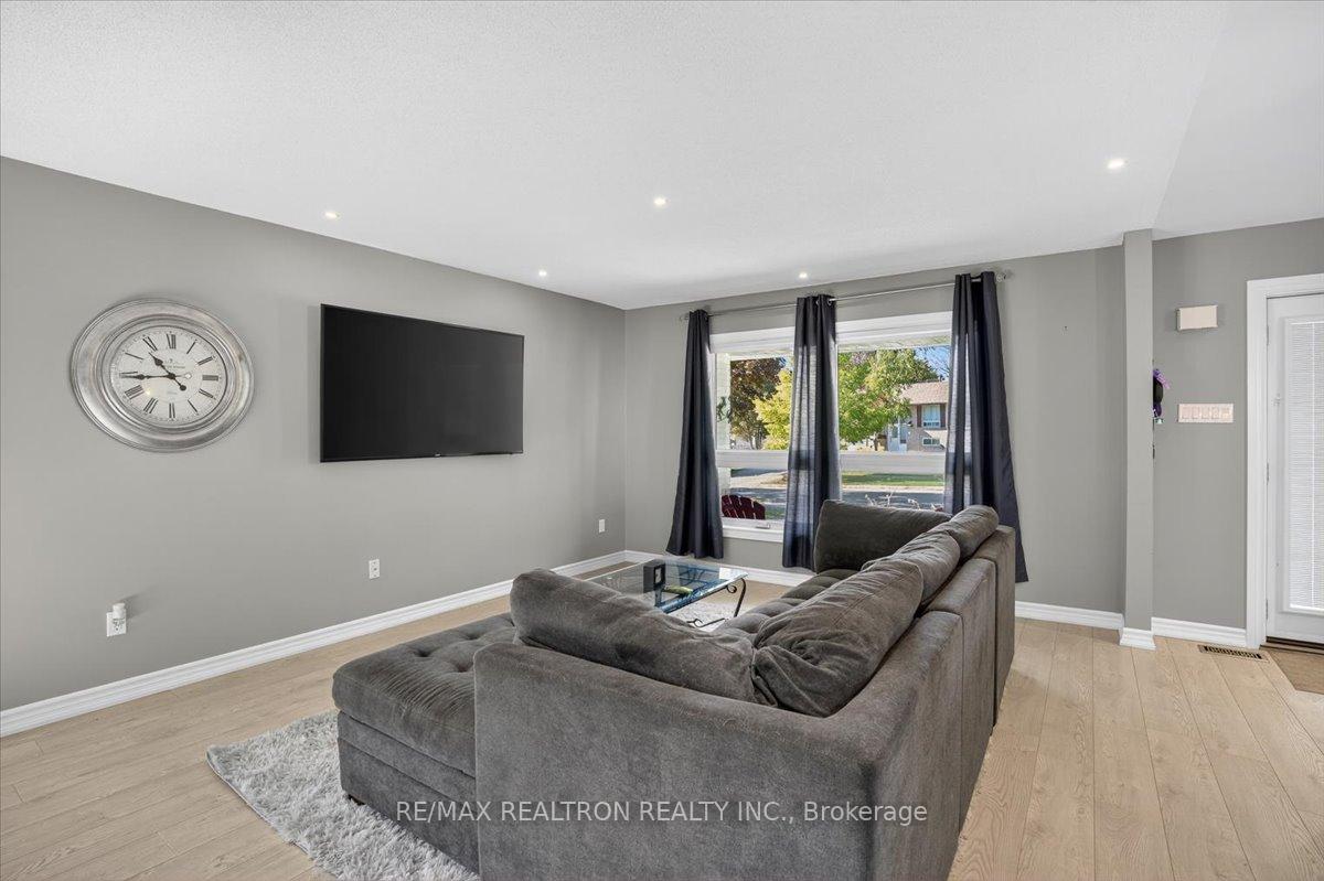 Photo 28 of 48 Roslyn Road, Barrie, Wellington — HOMEH