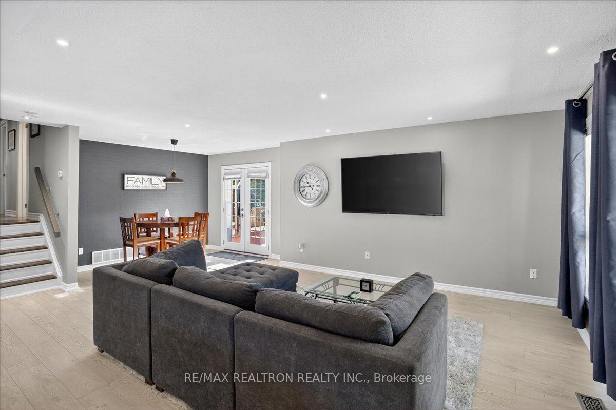 Photo 12 of 48 Roslyn Road, Barrie, Wellington — HOMEH