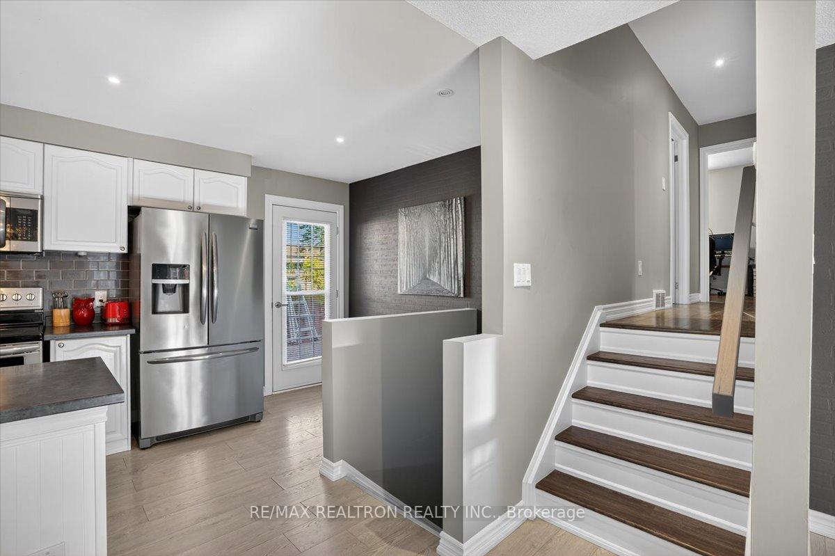 Photo 16 of 48 Roslyn Road, Barrie, Wellington — HOMEH