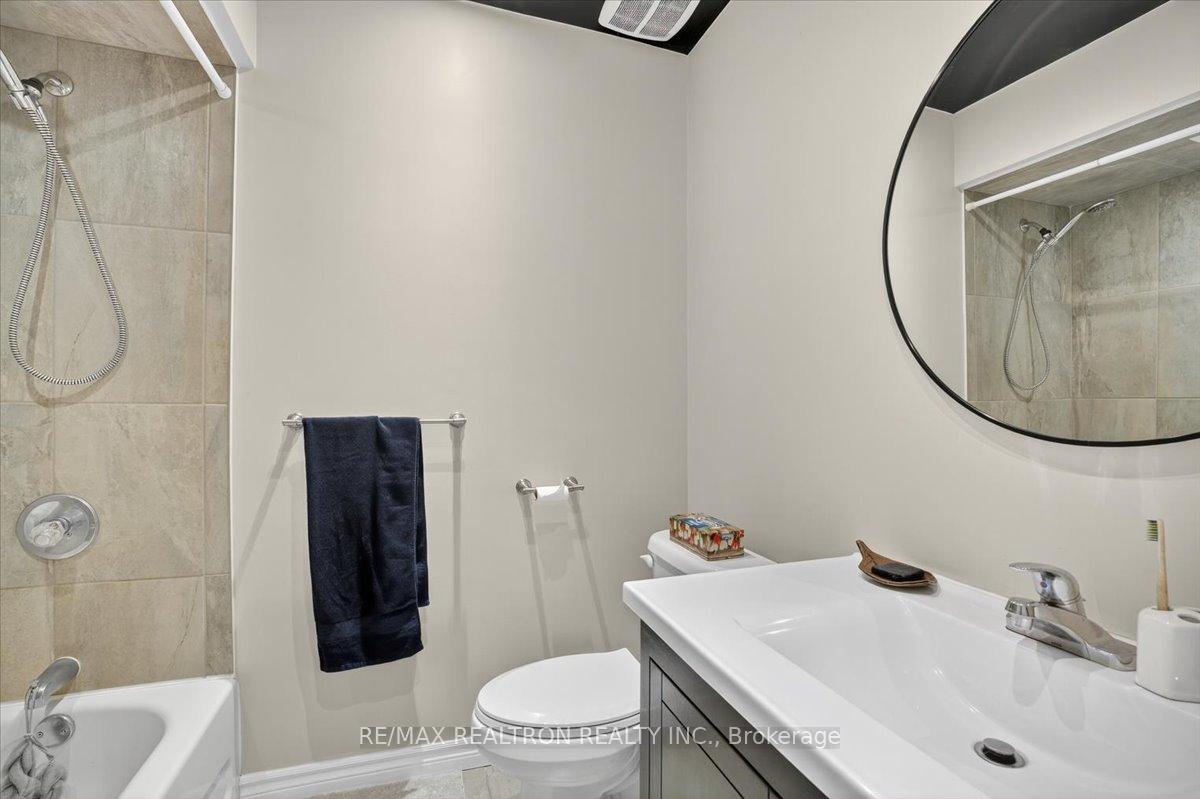 Photo 24 of 48 Roslyn Road, Barrie, Wellington — HOMEH