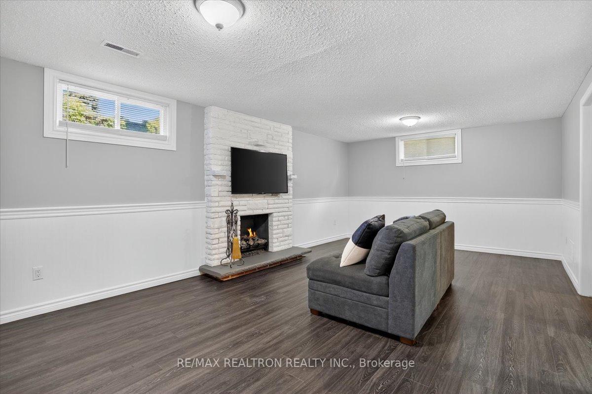 Photo 36 of 48 Roslyn Road, Barrie, Wellington — HOMEH
