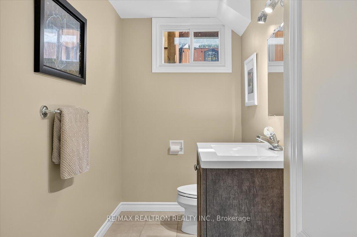 Photo 25 of 48 Roslyn Road, Barrie, Wellington — HOMEH