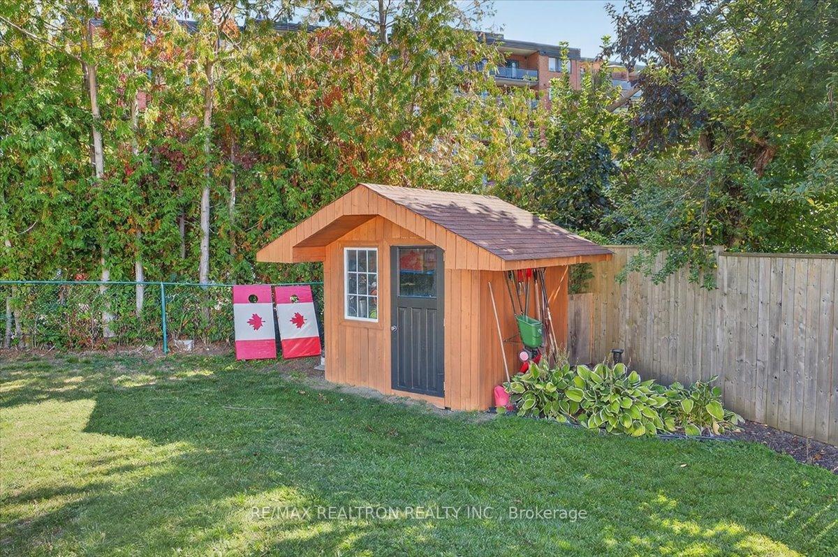 Photo 32 of 48 Roslyn Road, Barrie, Wellington — HOMEH