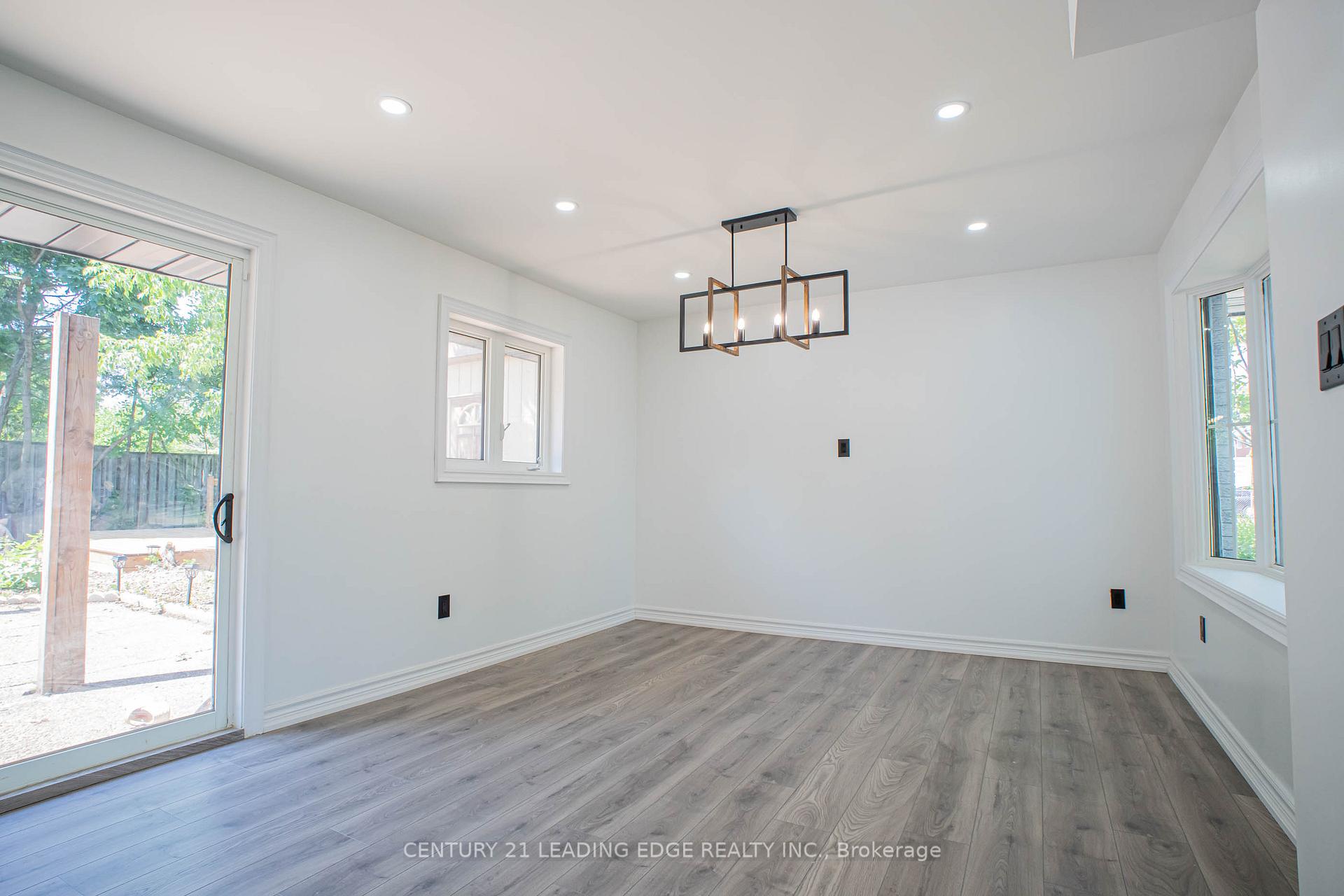 Photo 3 of 77 Elford Crescent, Hamilton, Vincent — HOMEH