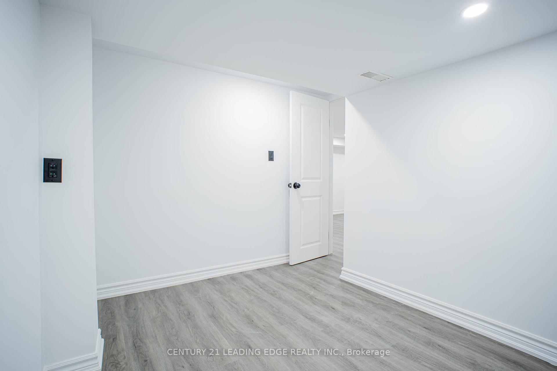 Photo 19 of 77 Elford Crescent, Hamilton, Vincent — HOMEH