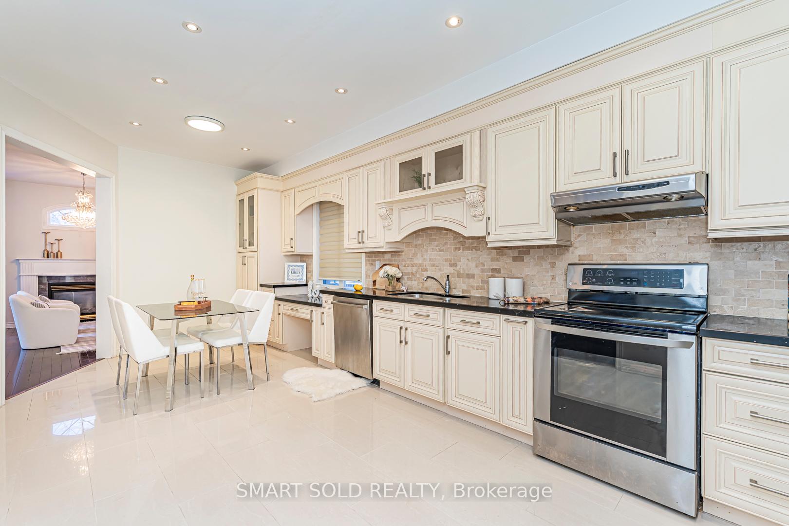 Photo 30 of 224 Summeridge Drive, Vaughan, Patterson — HOMEH
