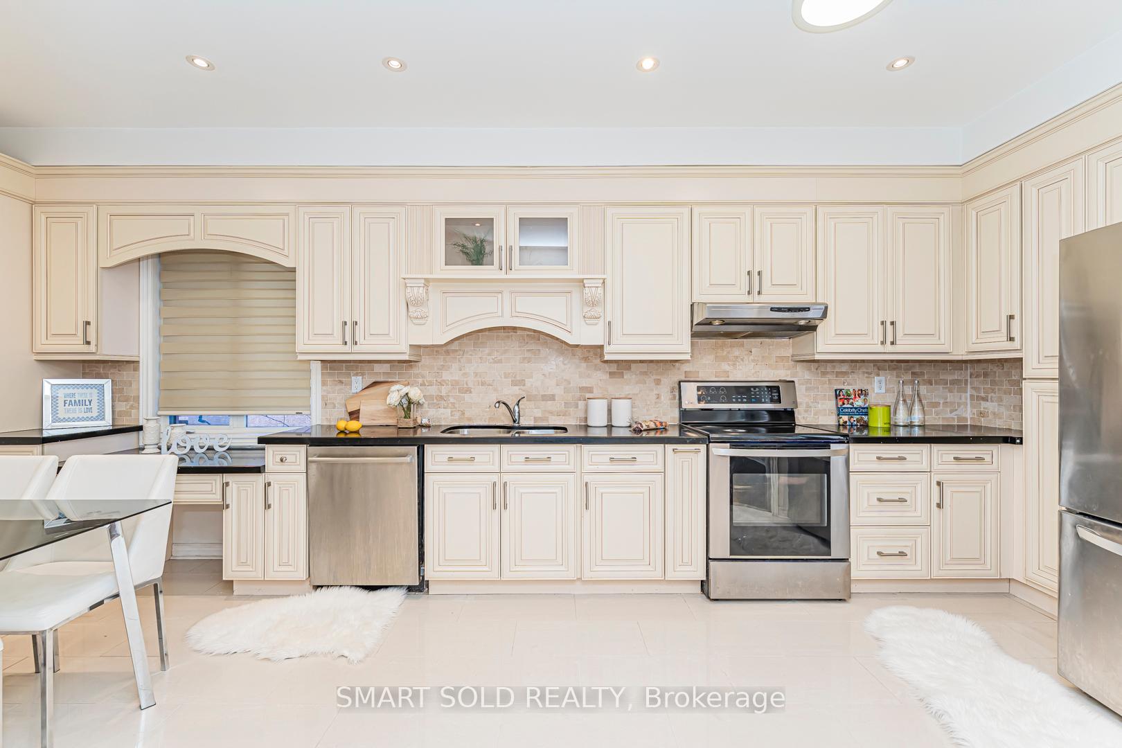Photo 8 of 224 Summeridge Drive, Vaughan, Patterson — HOMEH