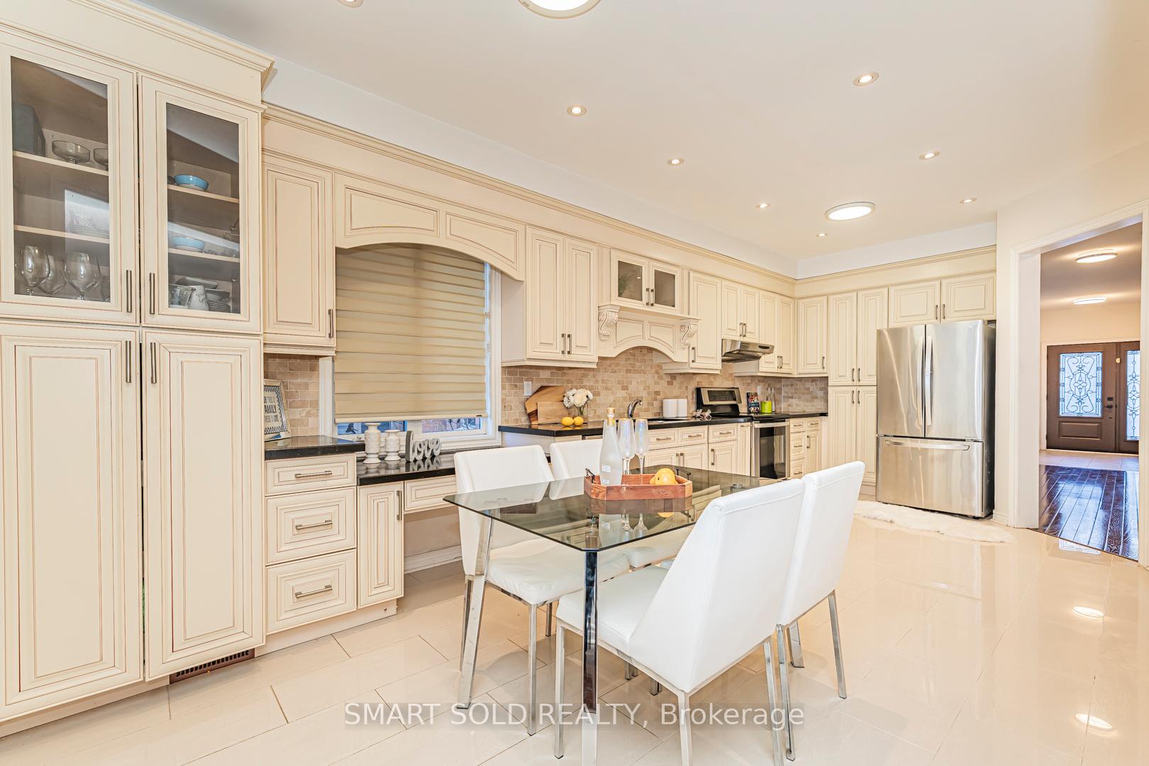 Photo 4 of 224 Summeridge Drive, Vaughan, Patterson — HOMEH