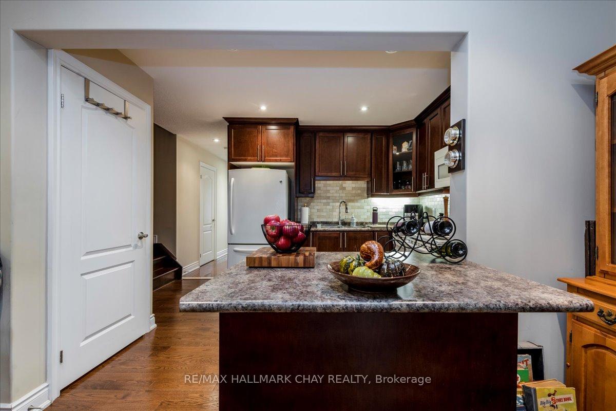 Photo 3 of Unit 7, 90 Sovereigns Gate, Barrie, Innis-Shore — HOMEH