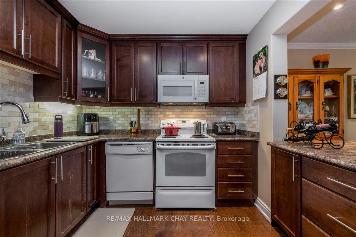 Photo 5 of Unit 7, 90 Sovereigns Gate, Barrie, Innis-Shore — HOMEH