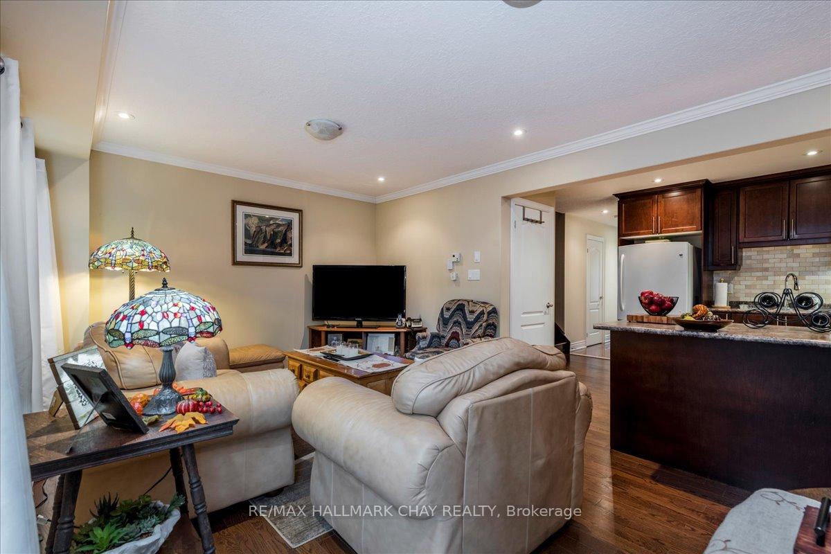 Photo 4 of Unit 7, 90 Sovereigns Gate, Barrie, Innis-Shore — HOMEH