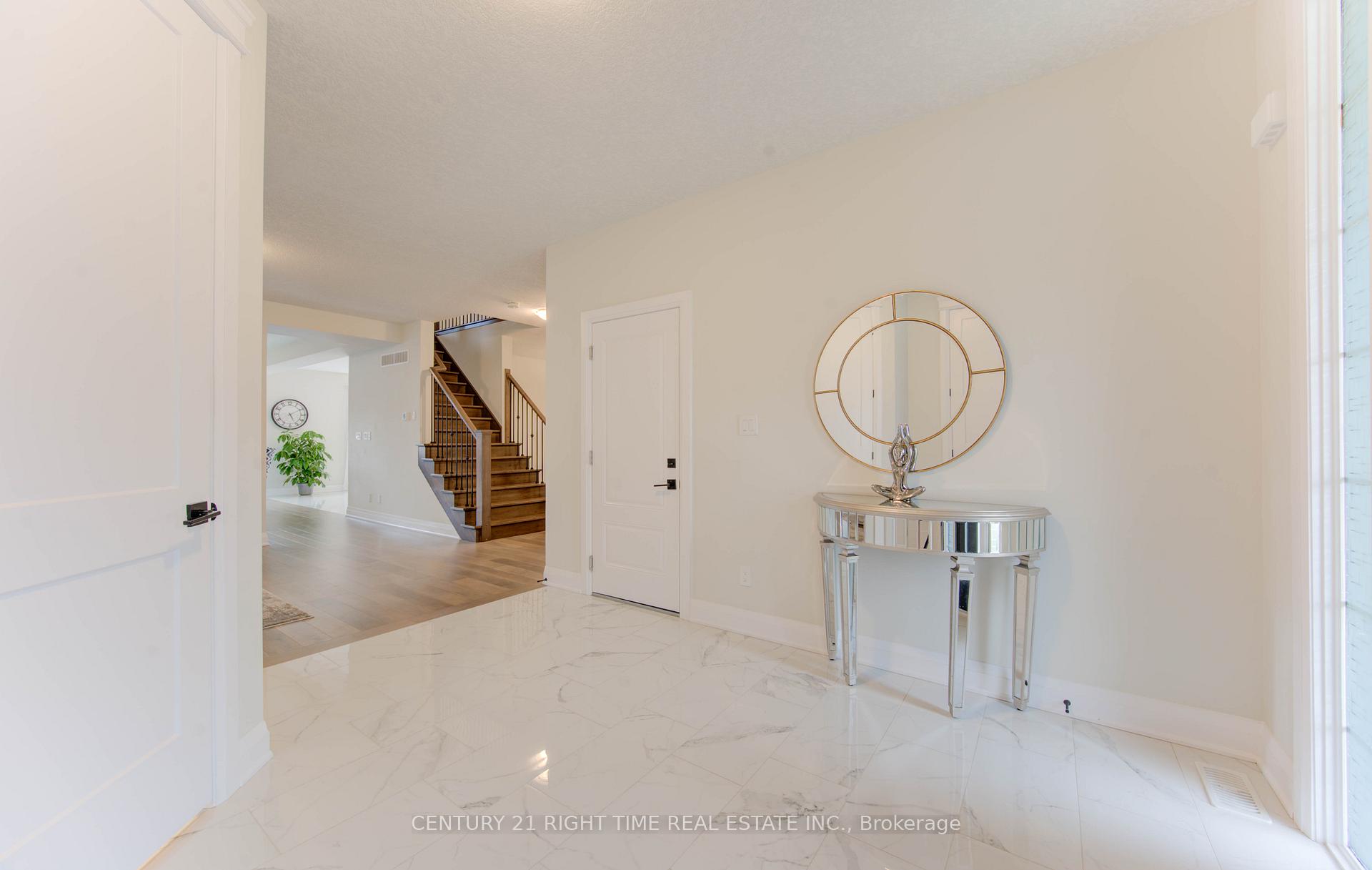 Photo 11 of 546 Bridgemill Crescent, Kitchener — HOMEH