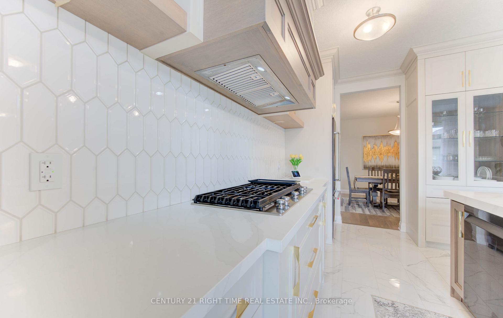 Photo 4 of 546 Bridgemill Crescent, Kitchener — HOMEH