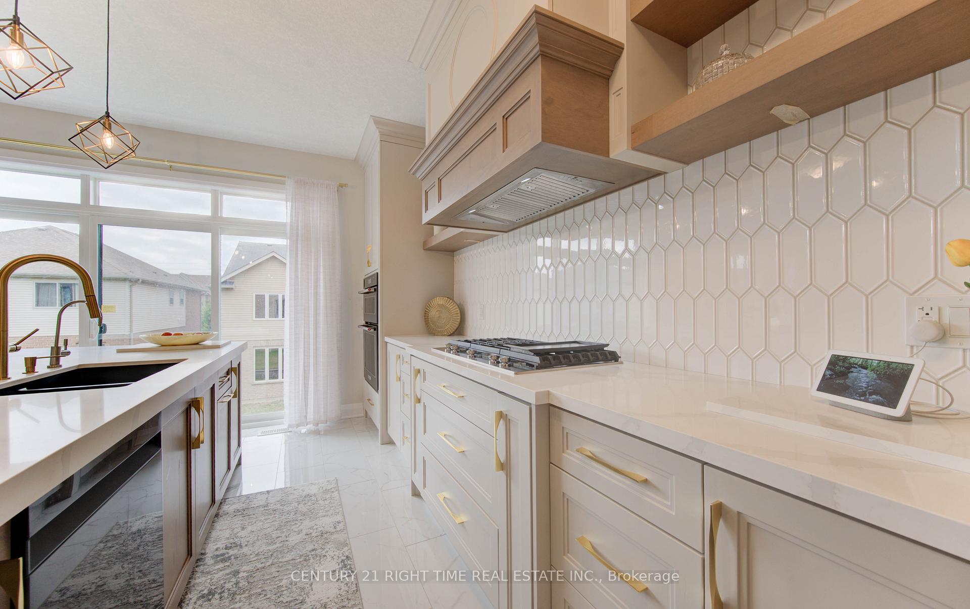 Photo 10 of 546 Bridgemill Crescent, Kitchener — HOMEH