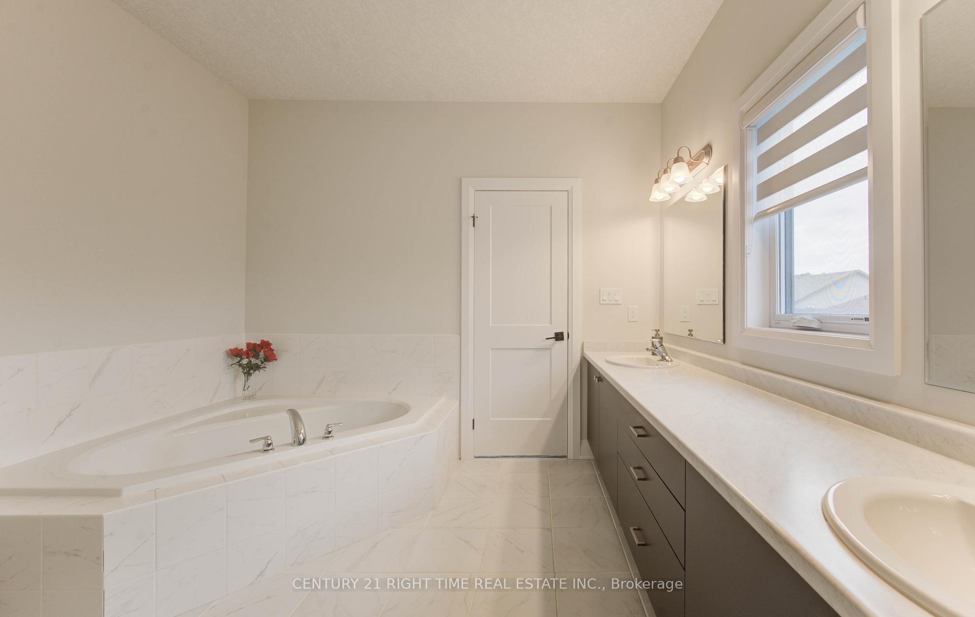 Photo 27 of 546 Bridgemill Crescent, Kitchener — HOMEH