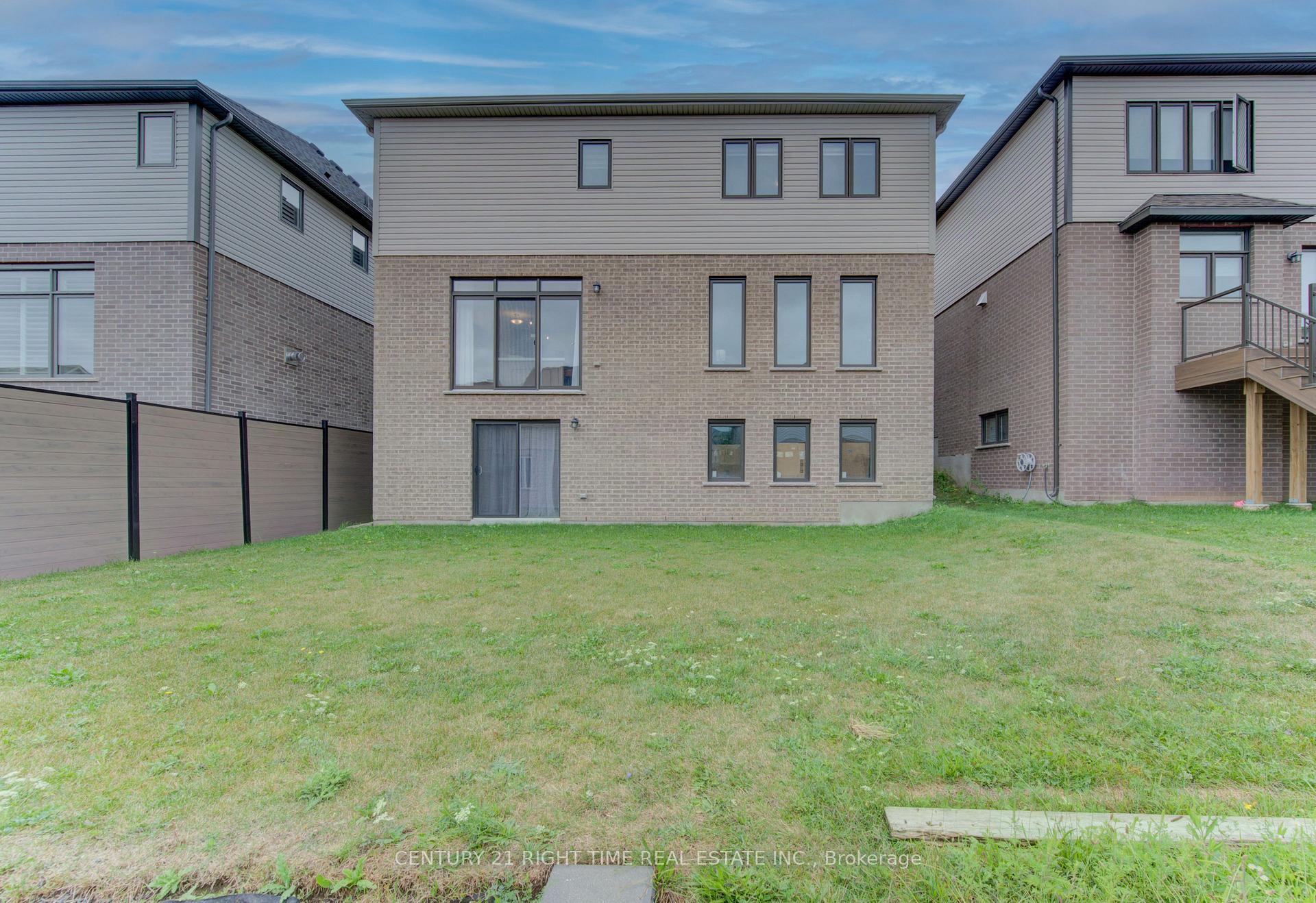 Photo 45 of 546 Bridgemill Crescent, Kitchener — HOMEH