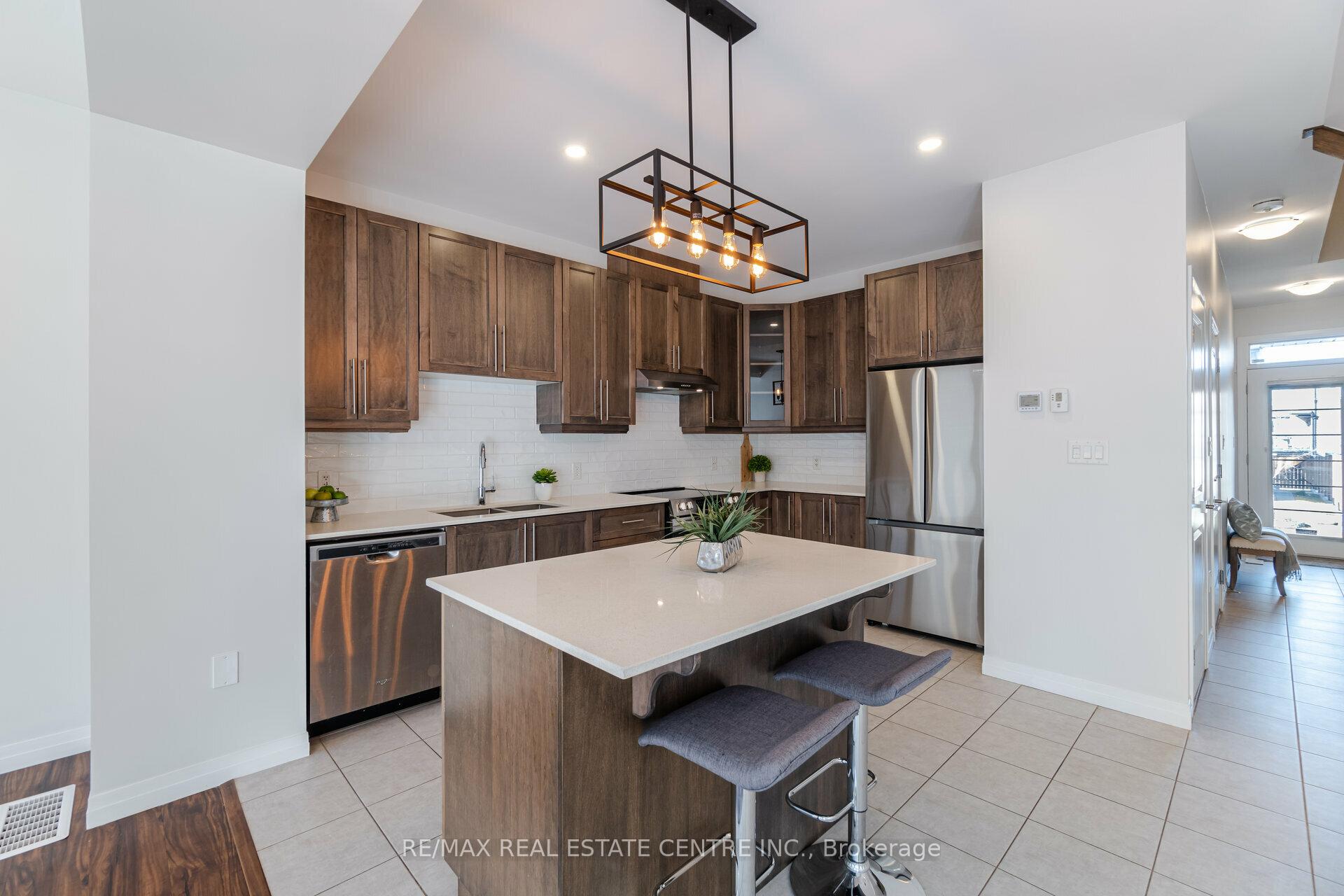 Photo 11 of Unit 48, 30 Times Square Boulevard, Hamilton, Stoney Creek Mountain — HOMEH
