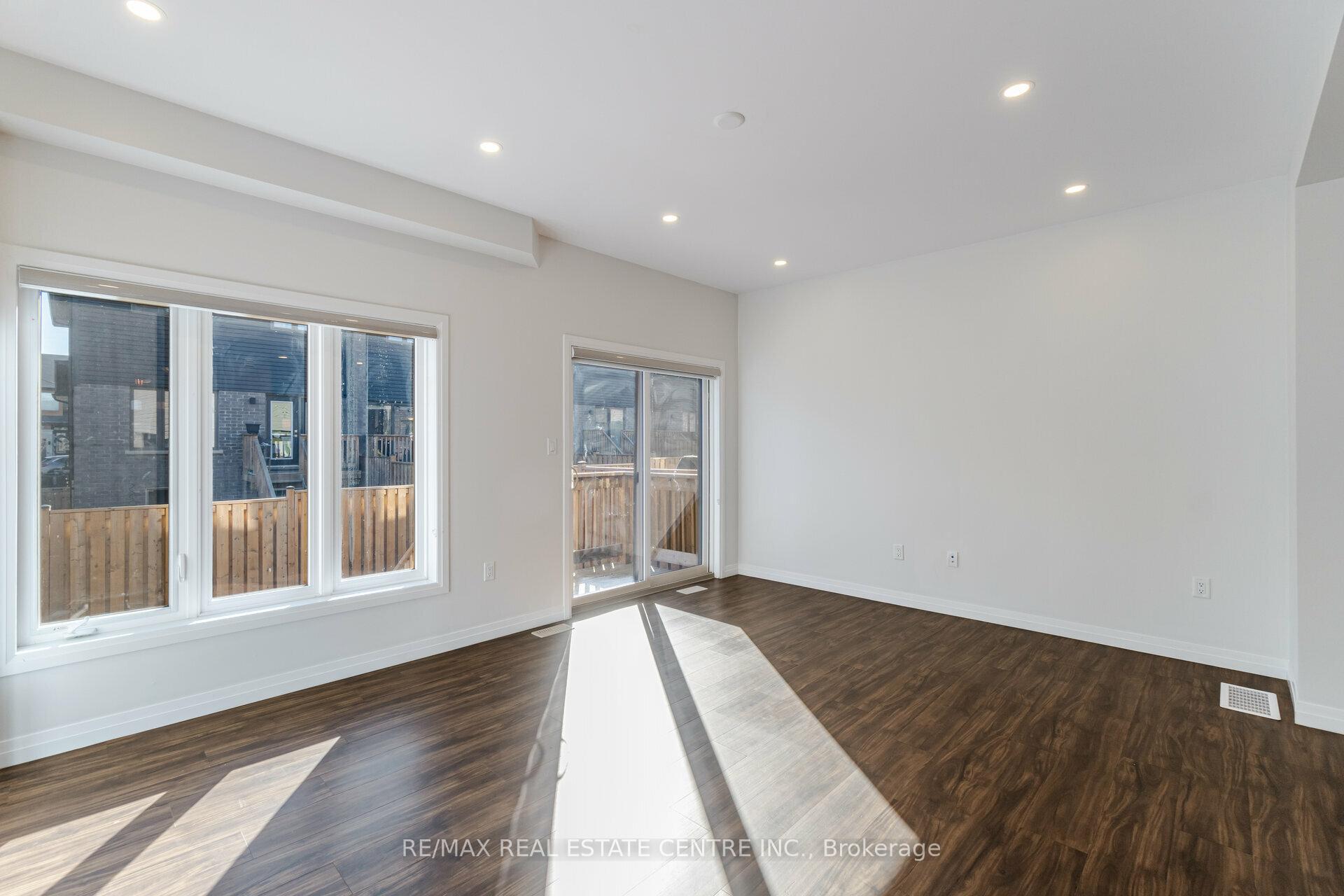Photo 5 of Unit 48, 30 Times Square Boulevard, Hamilton, Stoney Creek Mountain — HOMEH
