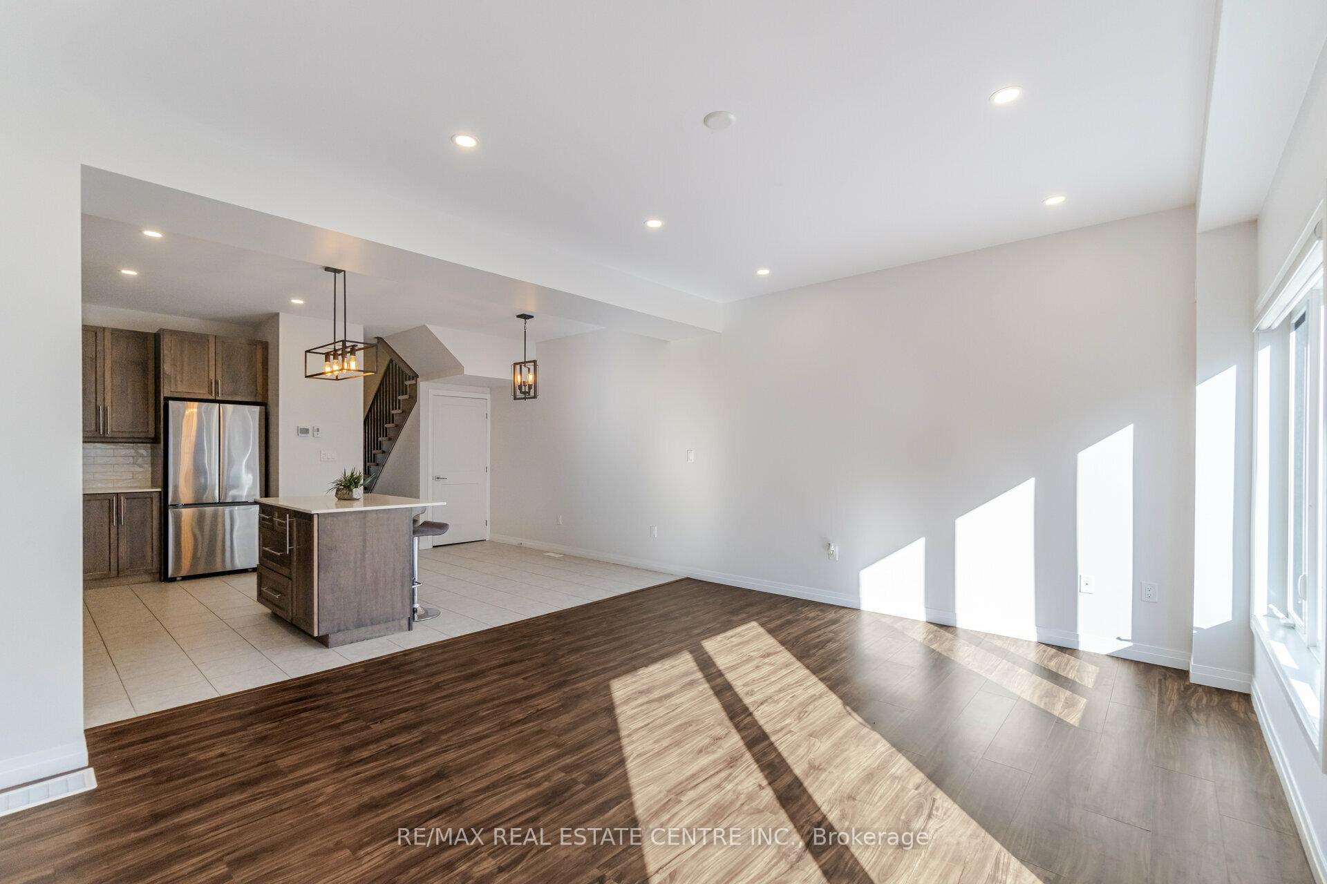 Photo 4 of Unit 48, 30 Times Square Boulevard, Hamilton, Stoney Creek Mountain — HOMEH