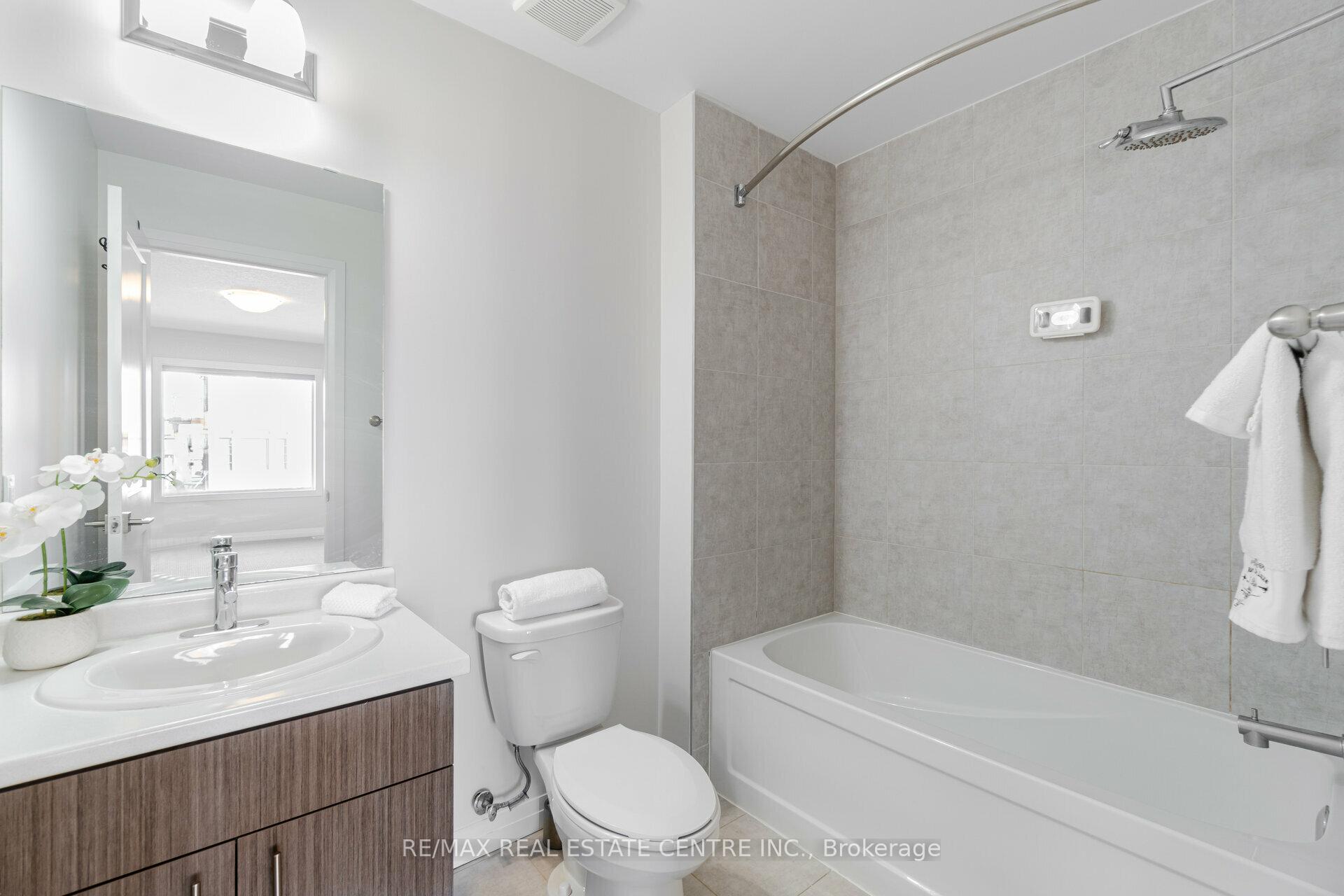 Photo 9 of Unit 48, 30 Times Square Boulevard, Hamilton, Stoney Creek Mountain — HOMEH