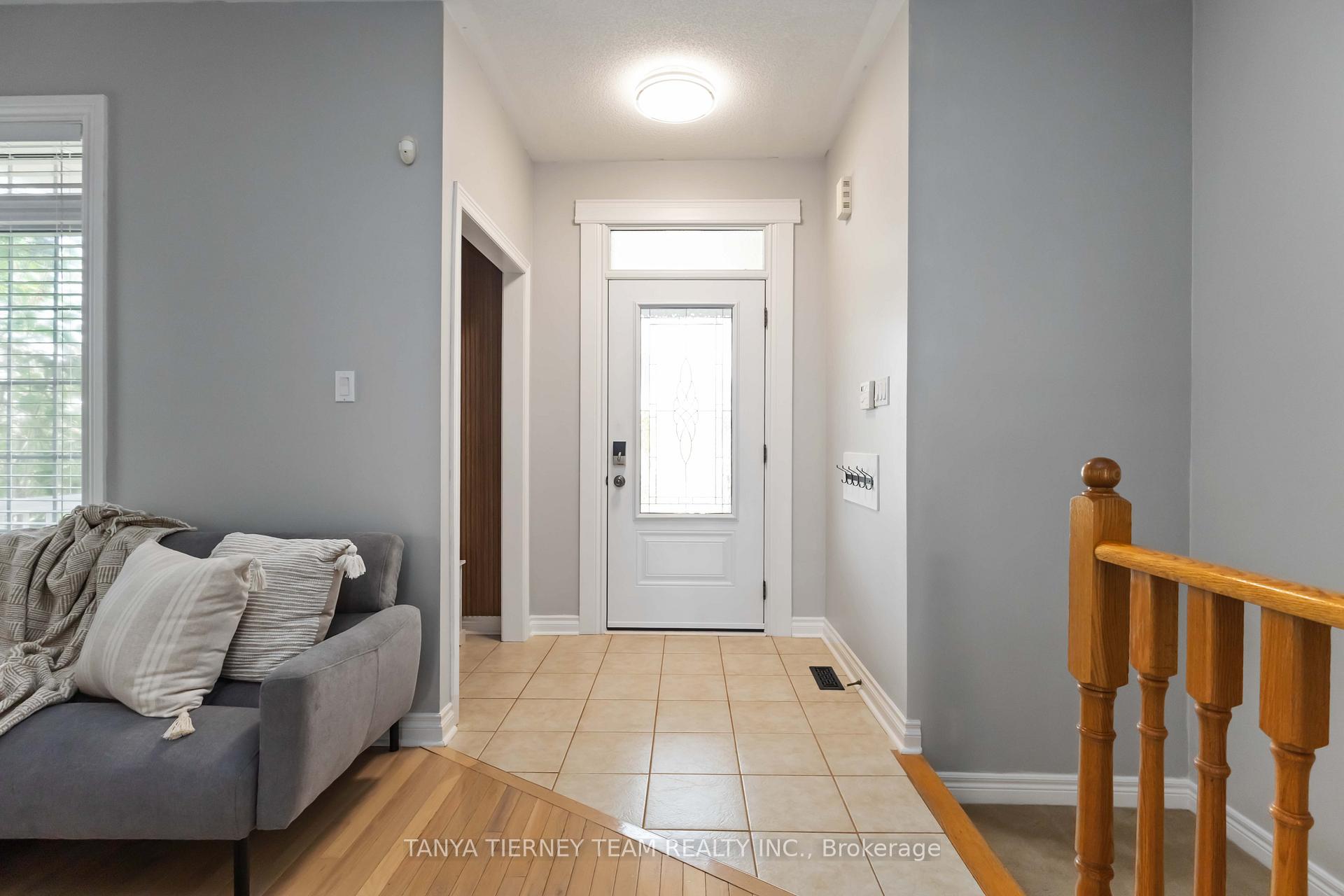 Photo 5 of 26 Wilshire Drive, Whitby, Brooklin — HOMEH
