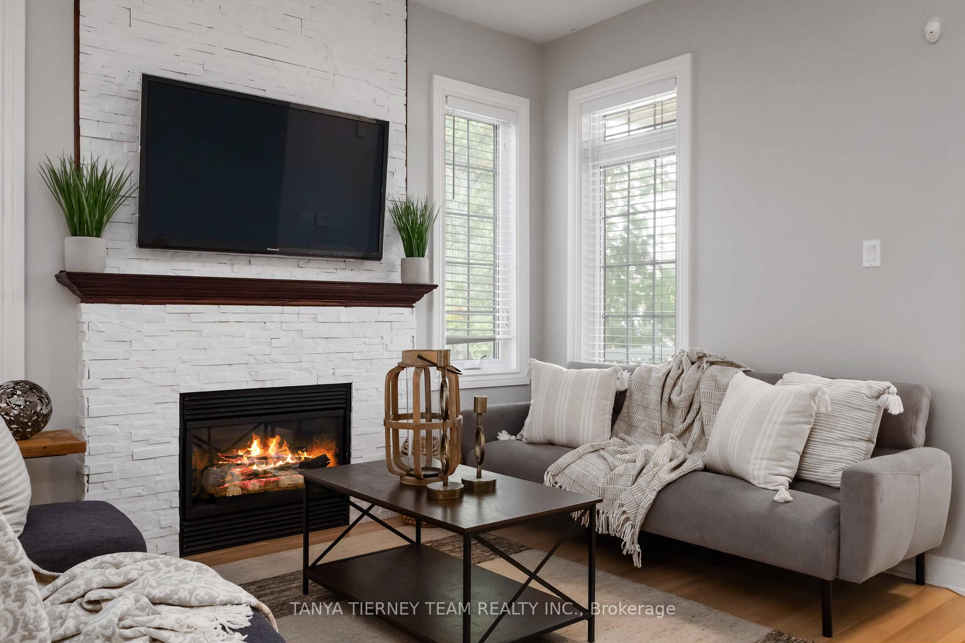 Photo 7 of 26 Wilshire Drive, Whitby, Brooklin — HOMEH