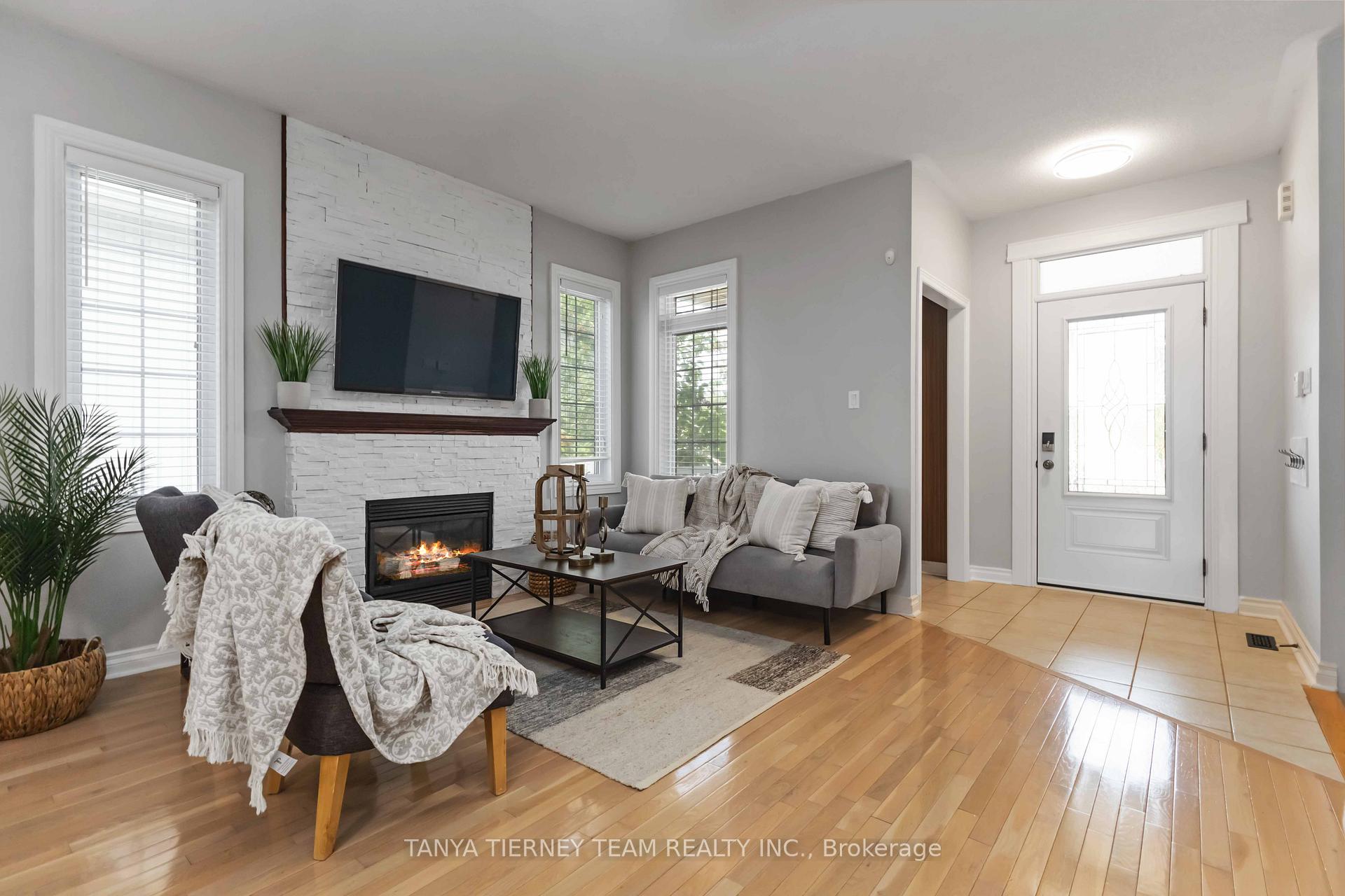 Photo 6 of 26 Wilshire Drive, Whitby, Brooklin — HOMEH