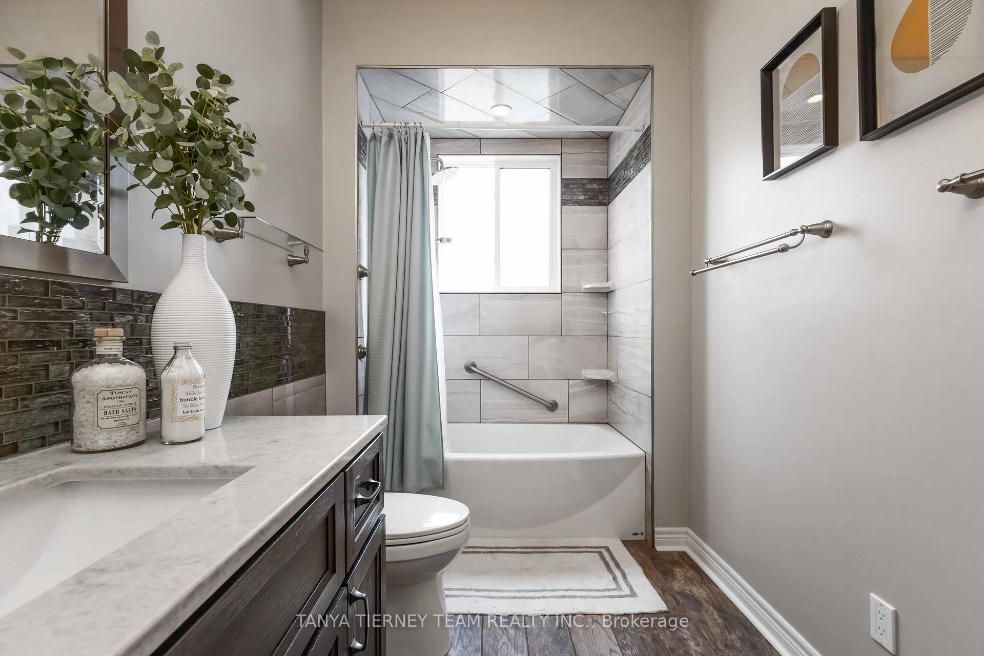 Photo 15 of 26 Wilshire Drive, Whitby, Brooklin — HOMEH