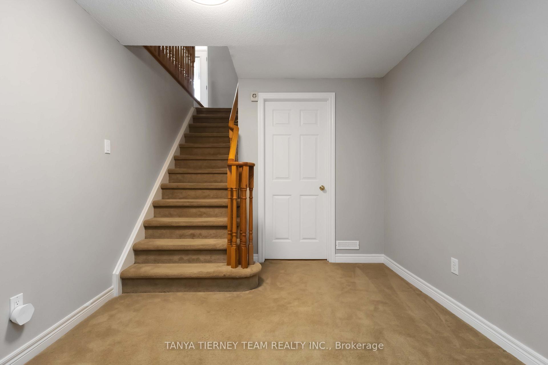 Photo 23 of 26 Wilshire Drive, Whitby, Brooklin — HOMEH