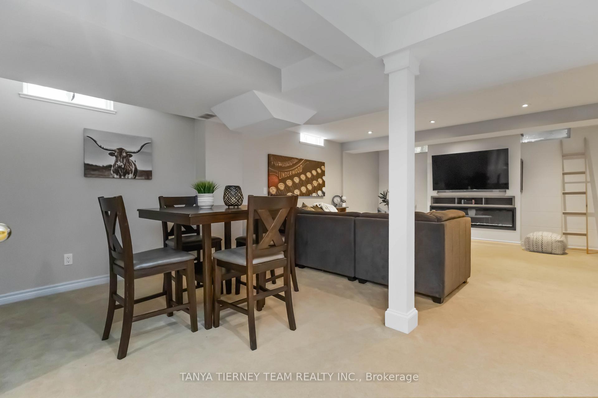 Photo 21 of 26 Wilshire Drive, Whitby, Brooklin — HOMEH