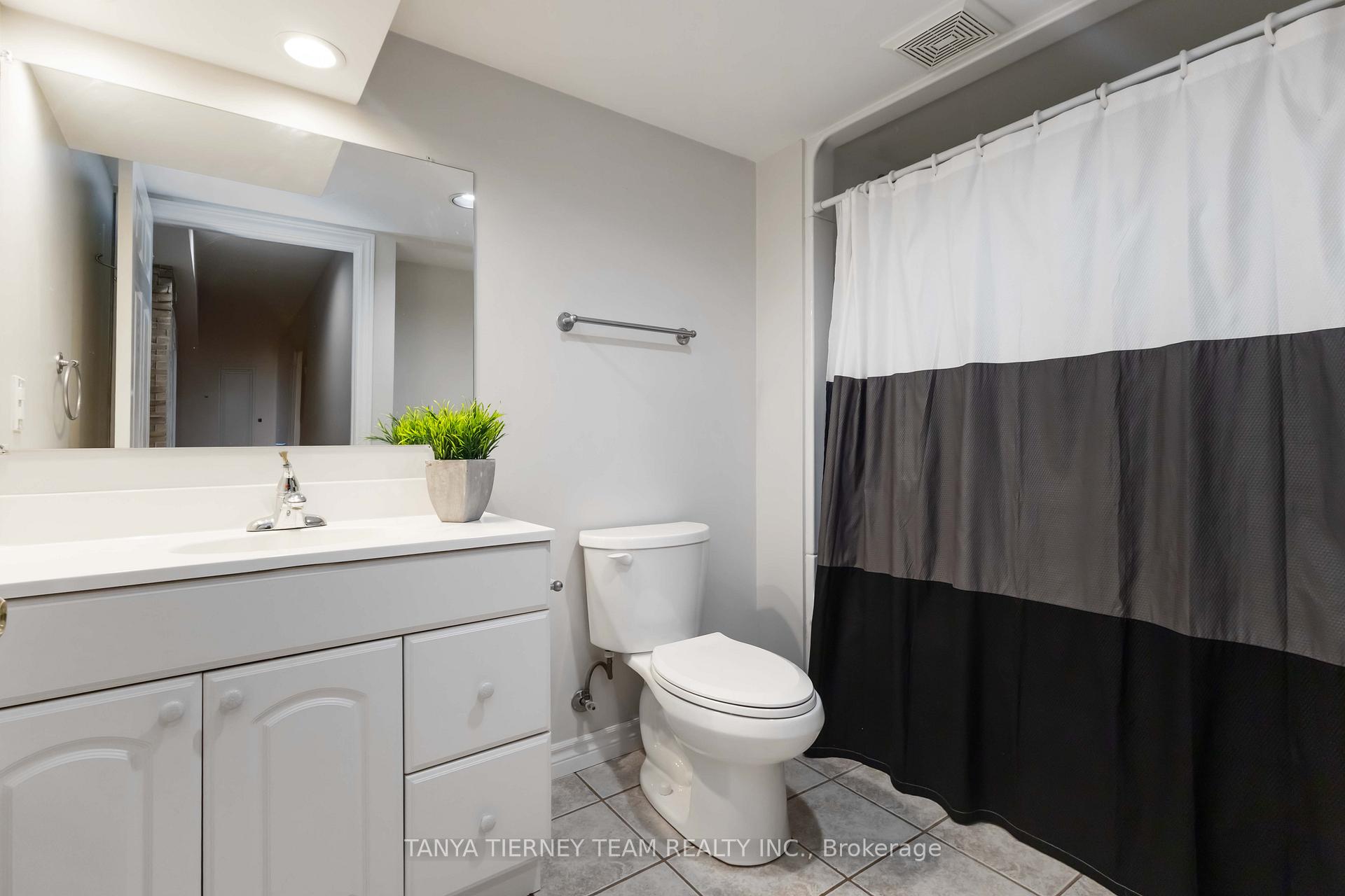 Photo 41 of 26 Wilshire Drive, Whitby, Brooklin — HOMEH