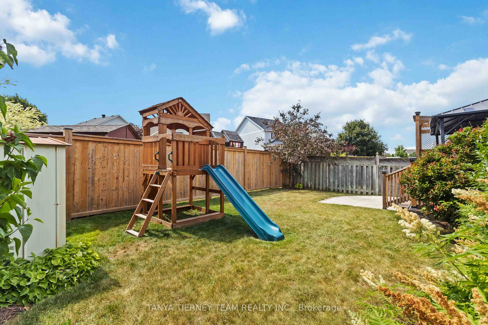 Photo 34 of 26 Wilshire Drive, Whitby, Brooklin — HOMEH